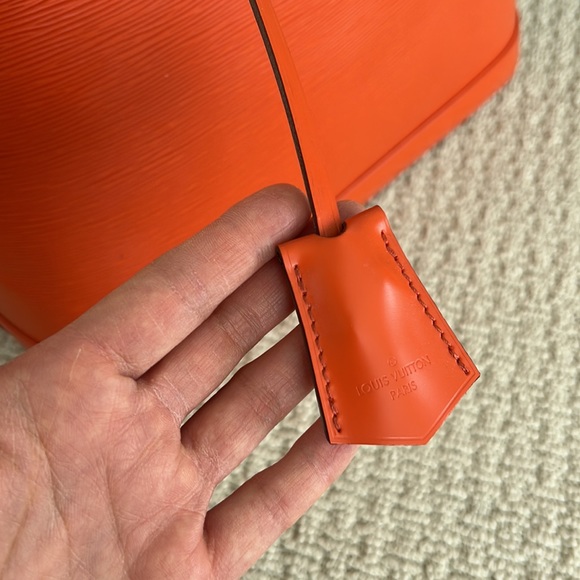 Louis Vuitton Alma GM in orange Epi Leather - Picture 4 of 11